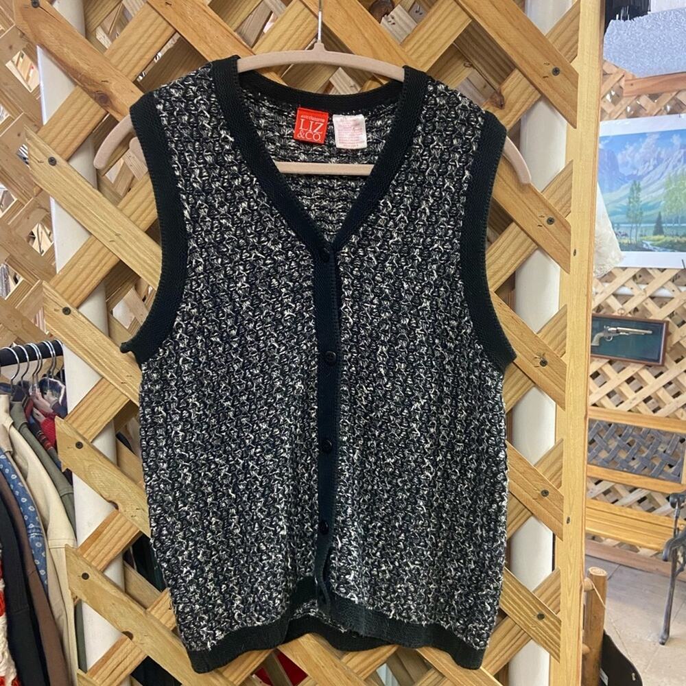 Vintage Black and‎ White Knit Vest (A)